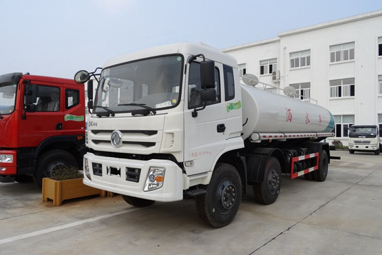 灑水車在吸水操作時(shí)需要注意的問(wèn)題